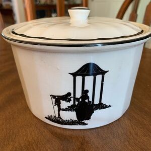 Vintage Harker Hotoven covered casserole